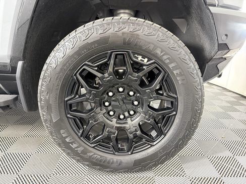 Used 2025 GMC Hummer EV 2X AWD/4WD image 10