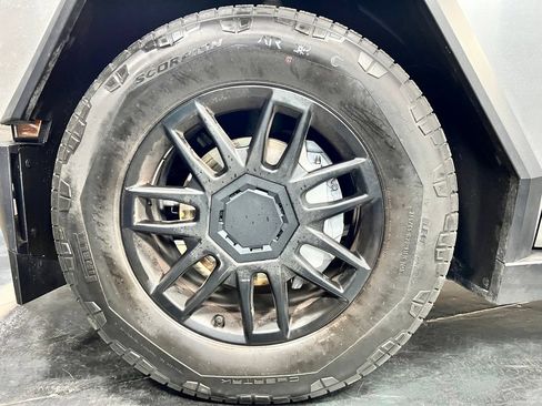 Used 2025 Tesla Cybertruck Cyberbeast AWD/4WD image 9