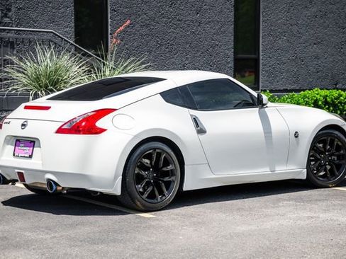 Used 2013 Nissan 370Z Coupe RWD image 3
