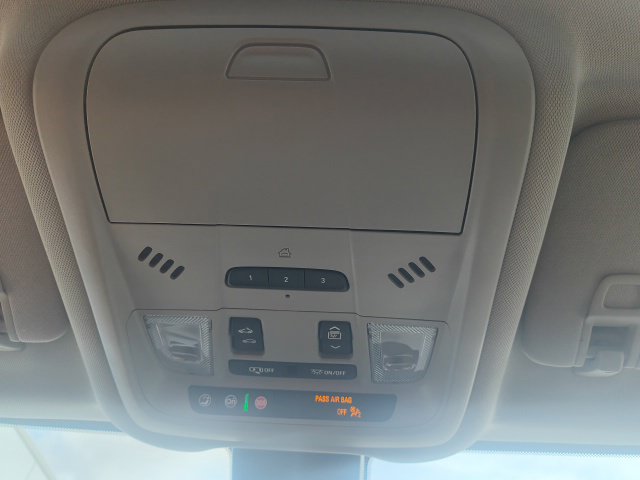 Used 2022 GMC Terrain SLT w/ Infotainment Package II AWD/4WD image 27