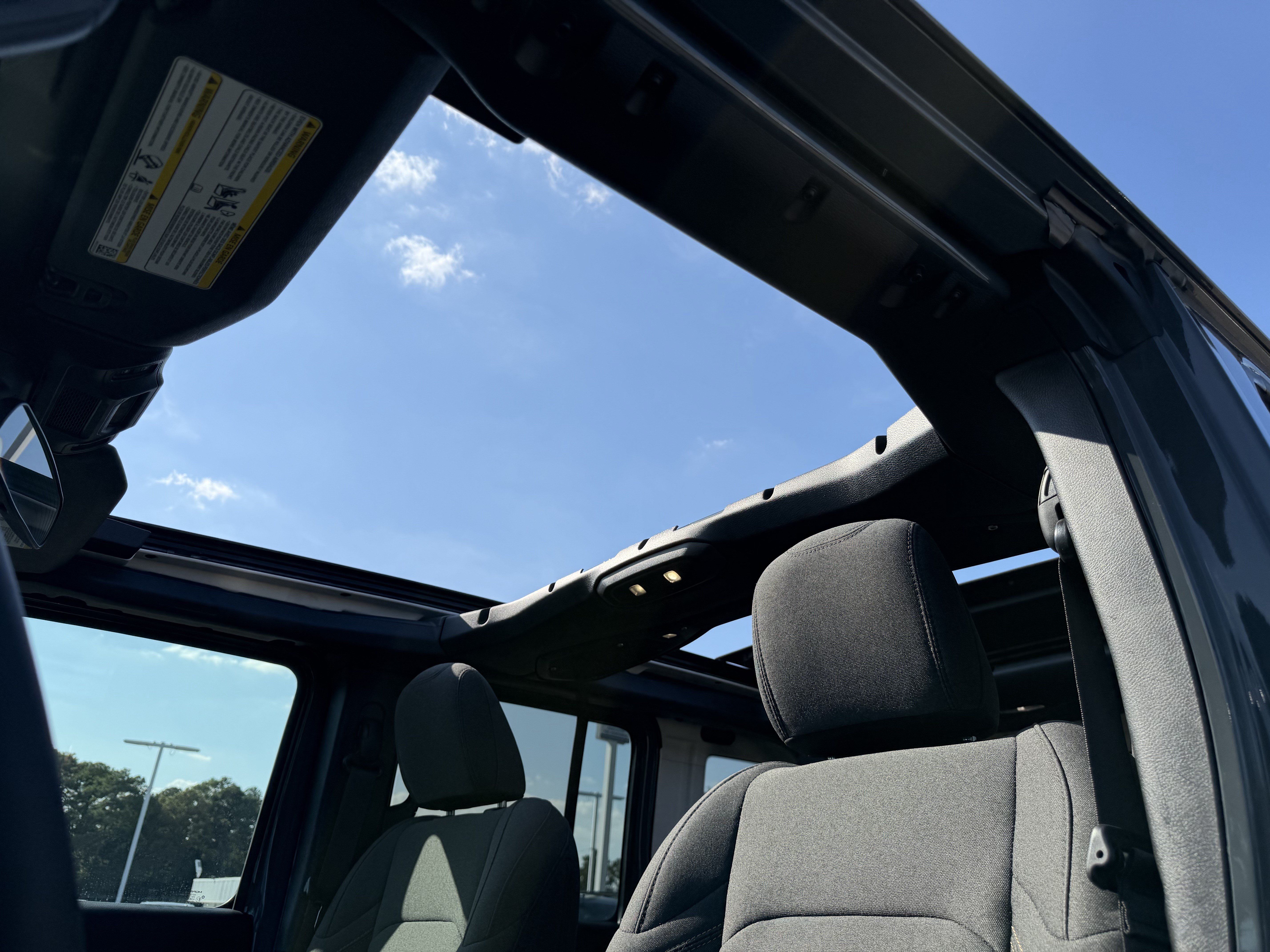 Used 2026 Jeep Wrangler Unlimited Sahara AWD/4WD image 30