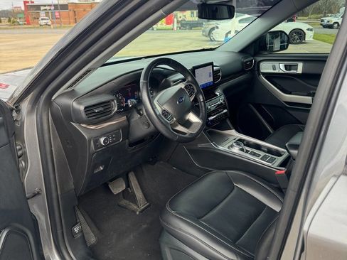 Used 2022 Ford Explorer Limited w/ Equipment Group 301A image 8