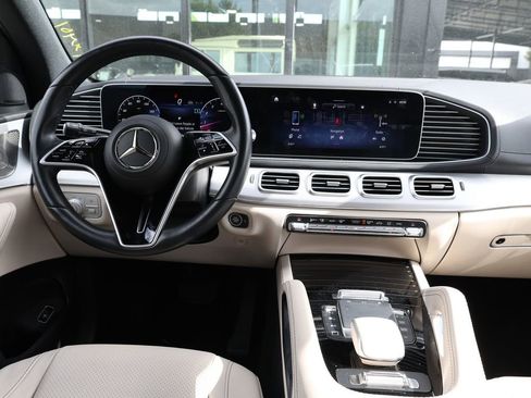 Used 2025 Mercedes-Benz GLS 450 4MATIC image 28