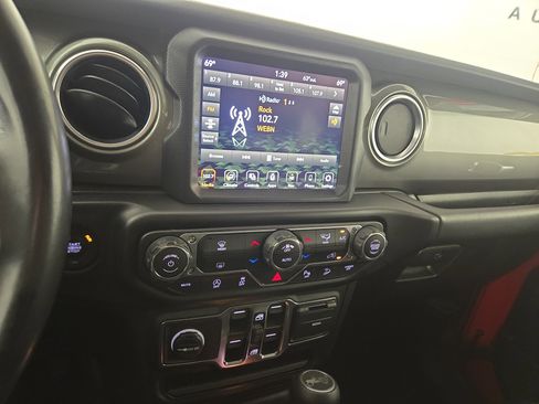 Used 2020 Jeep Wrangler Unlimited Sahara image 22