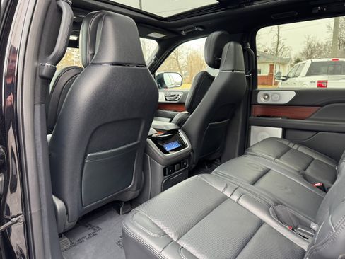 Used 2024 Lincoln Navigator Reserve AWD/4WD image 13