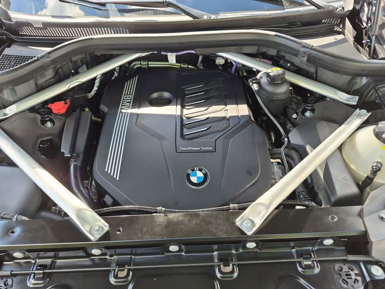 Used 2022 BMW X7 xDrive40i w/ Premium Package AWD/4WD image 14