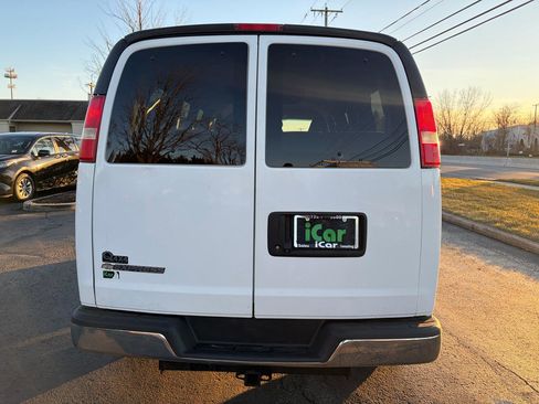 Used 2018 Chevrolet Express 2500 LT w/ LT Preferred Equipment Group RWD image 10