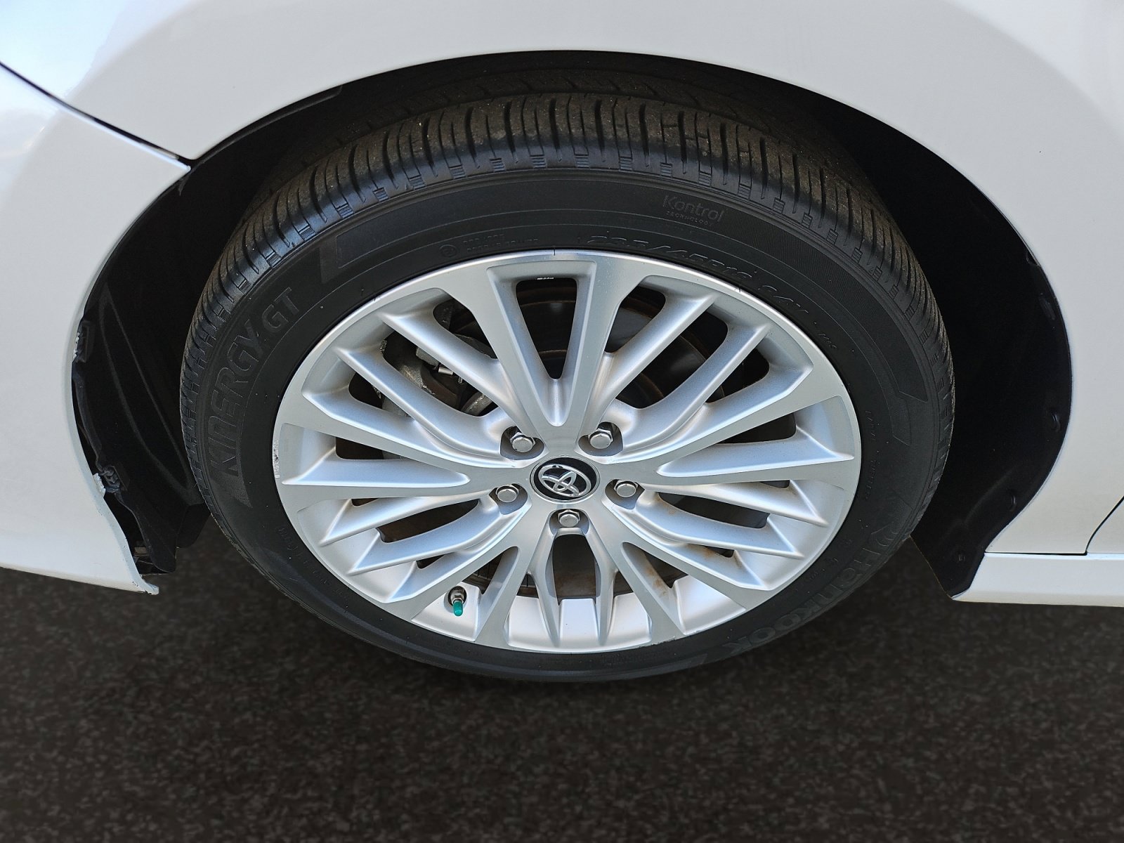 Used 2019 Toyota Camry XLE FWD image 38
