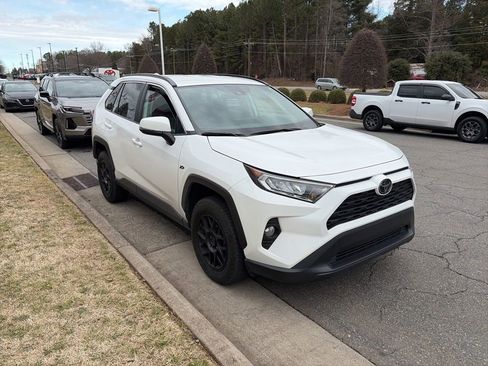 Used 2021 Toyota RAV4 XLE image 3