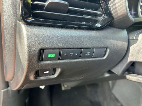 Used 2023 Nissan Sentra SR w/ Electronics Package FWD image 18