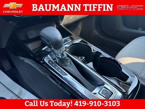 Used 2025 Chevrolet Trax LT w/ LT Convenience Package FWD image 23