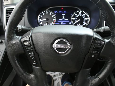 Used 2022 Nissan Frontier SV AWD/4WD image 14