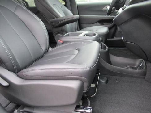 New 2026 Chrysler Voyager LX image 9