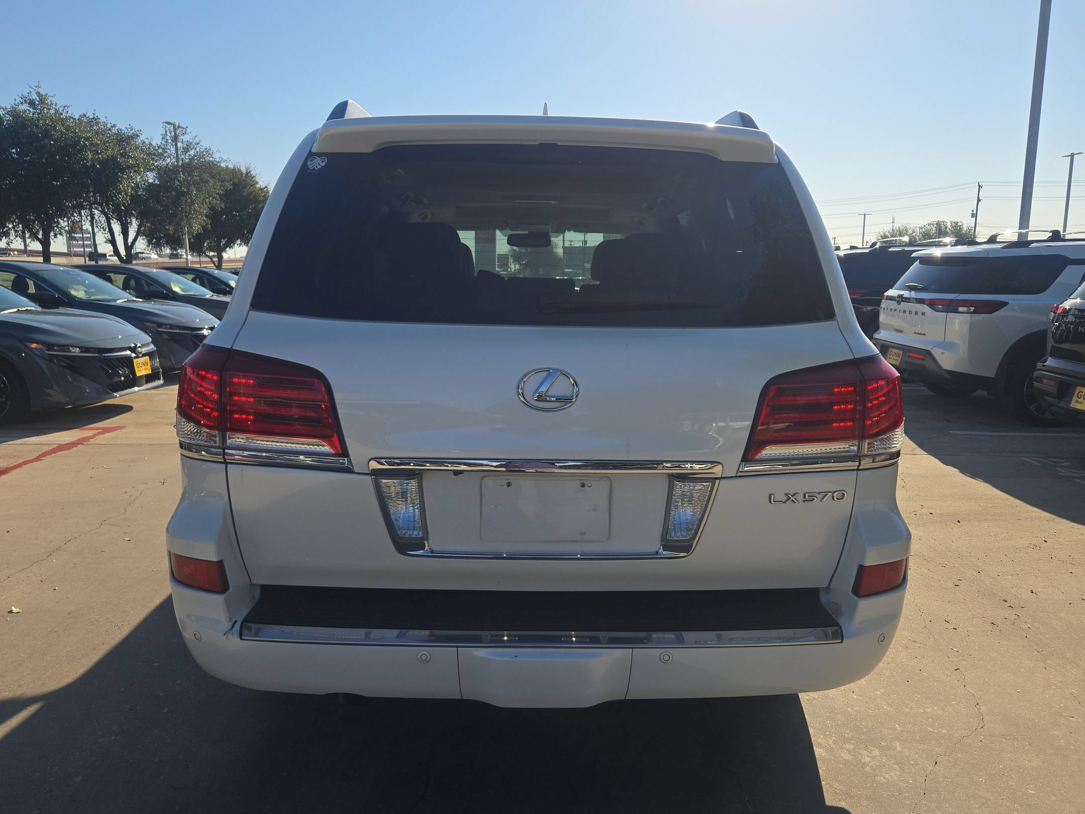 Used 2013 Lexus LX 570 4WD w/ Luxury Pkg image 4