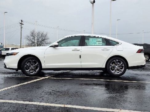 Used 2023 Honda Accord EX image 13