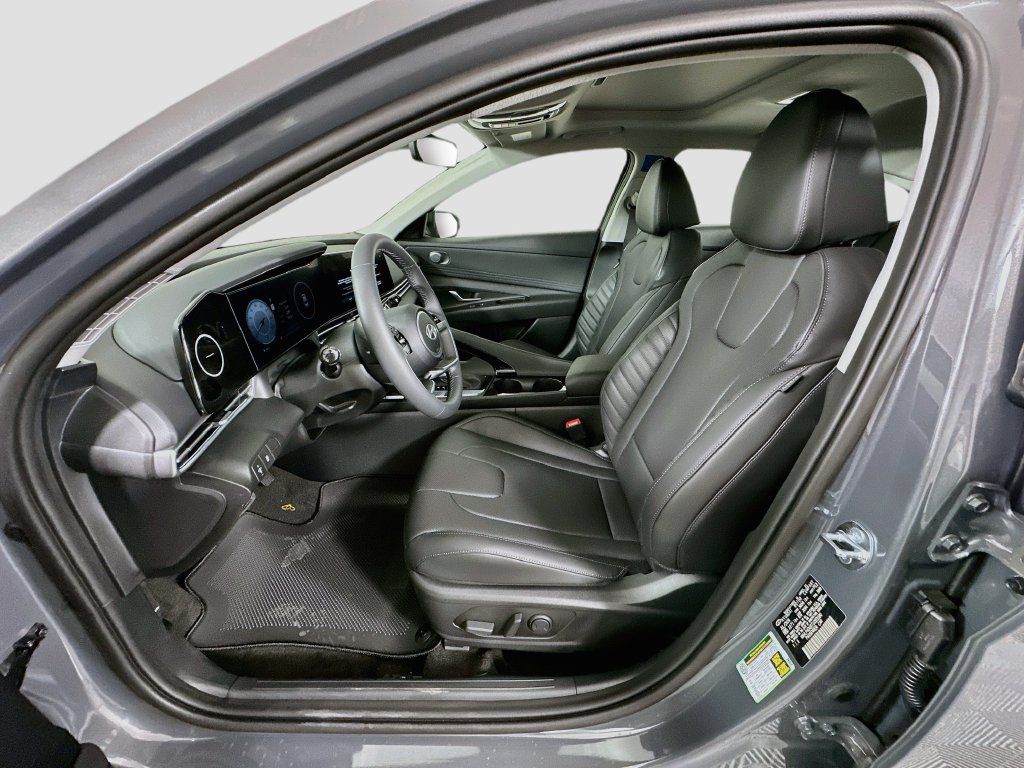 New 2026 Hyundai Elantra Limited FWD image 16