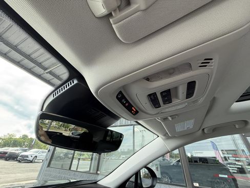 Used 2024 Buick Envision Avenir AWD/4WD image 31