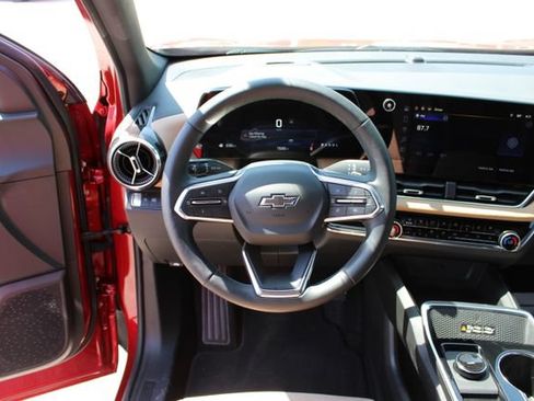 Used 2025 Chevrolet Equinox ACTIV w/ Safety and Technology Package FWD image 19