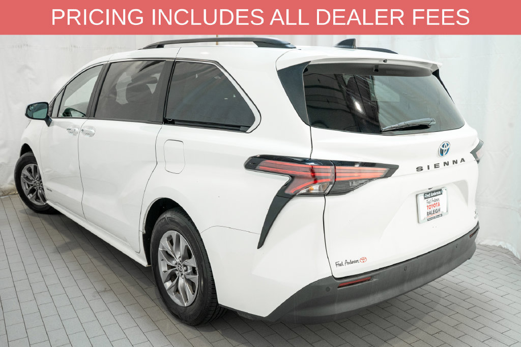 Used 2021 Toyota Sienna XLE FWD image 3