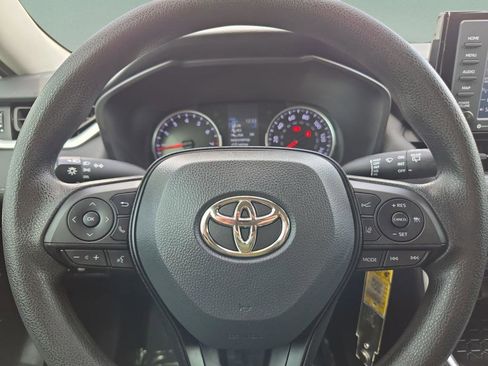 Used 2022 Toyota RAV4 LE image 21
