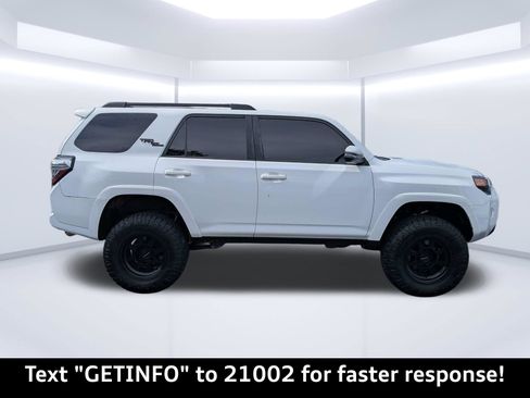 Used 2022 Toyota 4Runner TRD Off-Road Premium AWD/4WD image 2