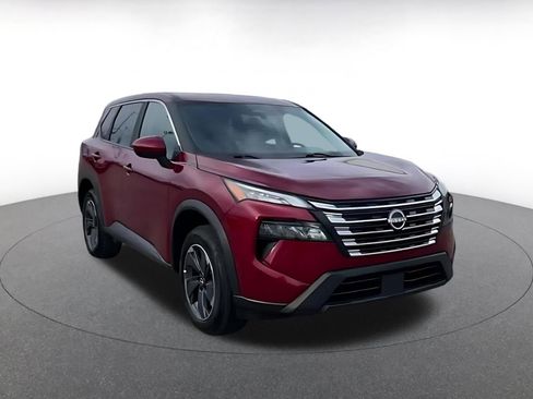 Used 2024 Nissan Rogue SV image 3