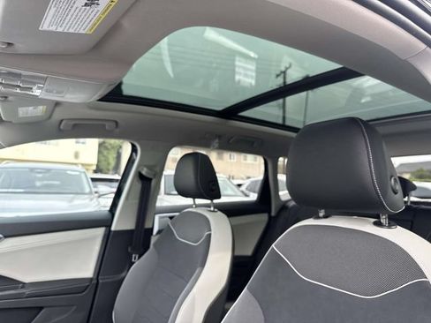 New 2026 Volkswagen Taos SE FWD image 15