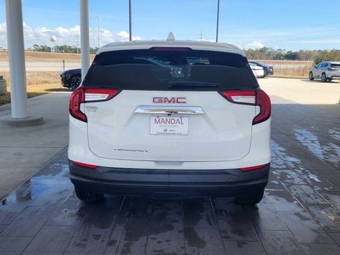 Used 2024 GMC Terrain SLE image 7