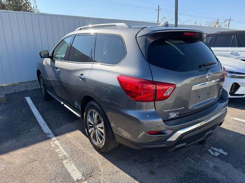 Used 2019 Nissan Pathfinder SL image 19