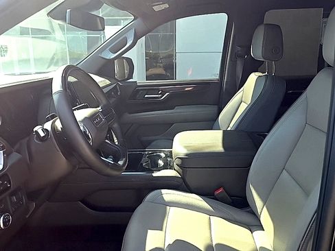 Used 2025 GMC Yukon Elevation AWD/4WD image 14