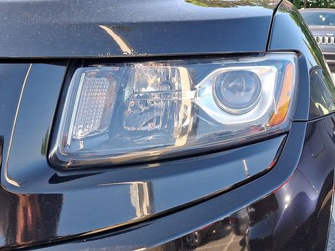 Used 2015 Jeep Grand Cherokee Altitude AWD/4WD image 9