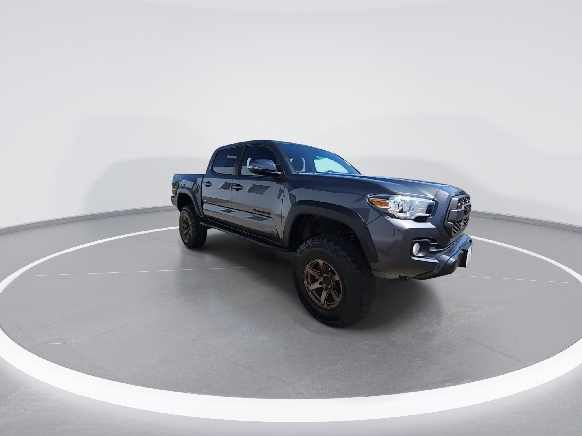 Used 2020 Toyota Tacoma TRD Off-Road w/ Technology Package AWD/4WD image 2