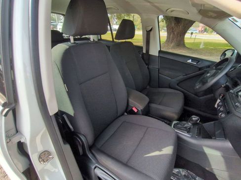 Used 2018 Volkswagen Tiguan Limited image 20