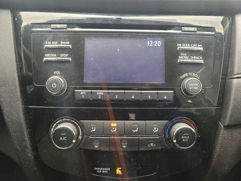 Used 2017 Nissan Rogue S FWD image 23