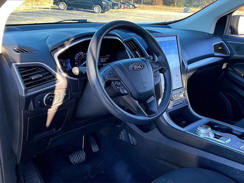 Used 2021 Ford Edge SE image 17
