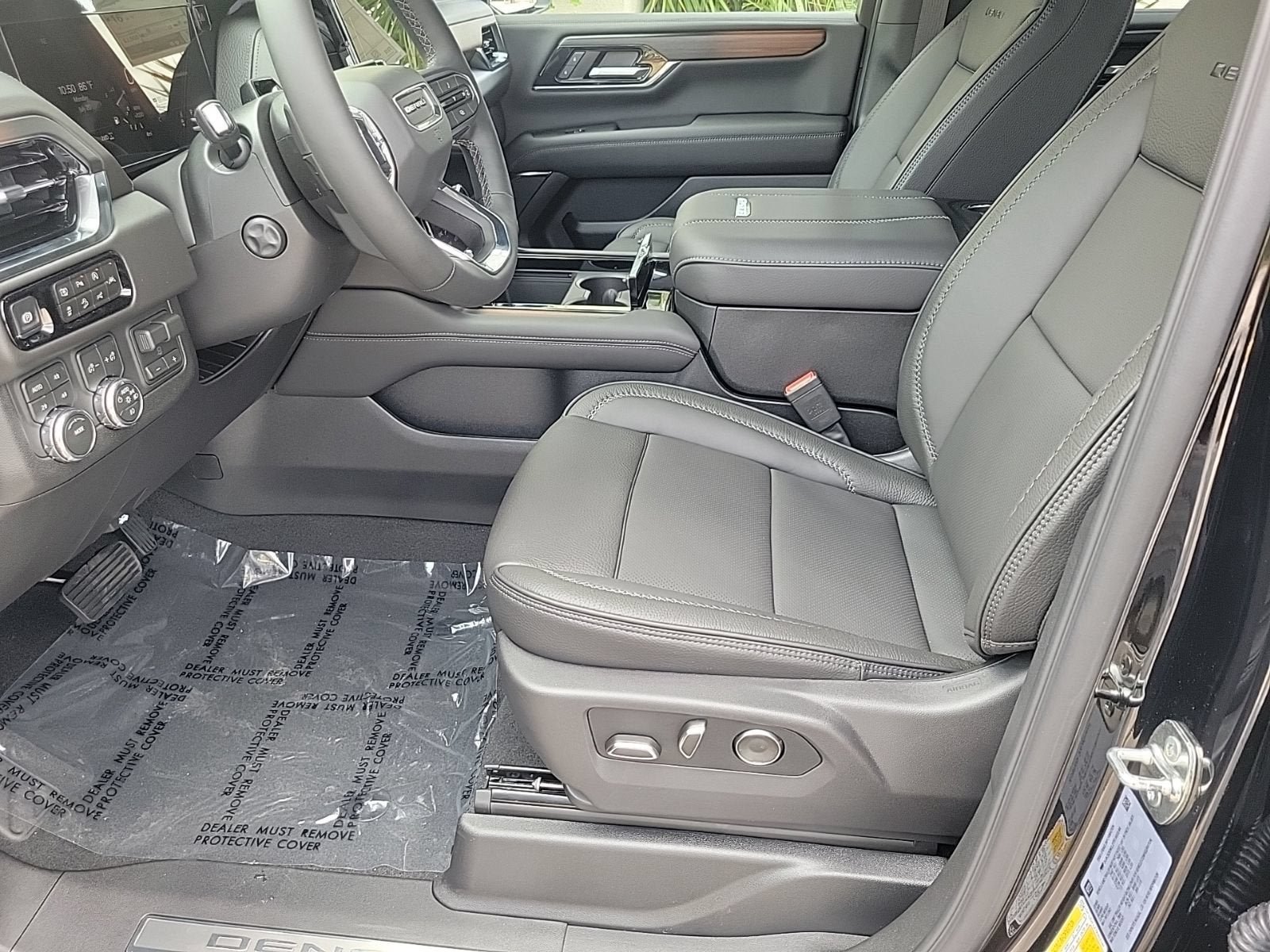 New 2026 GMC Yukon Denali w/ Advanced Technology Package AWD/4WD image 11