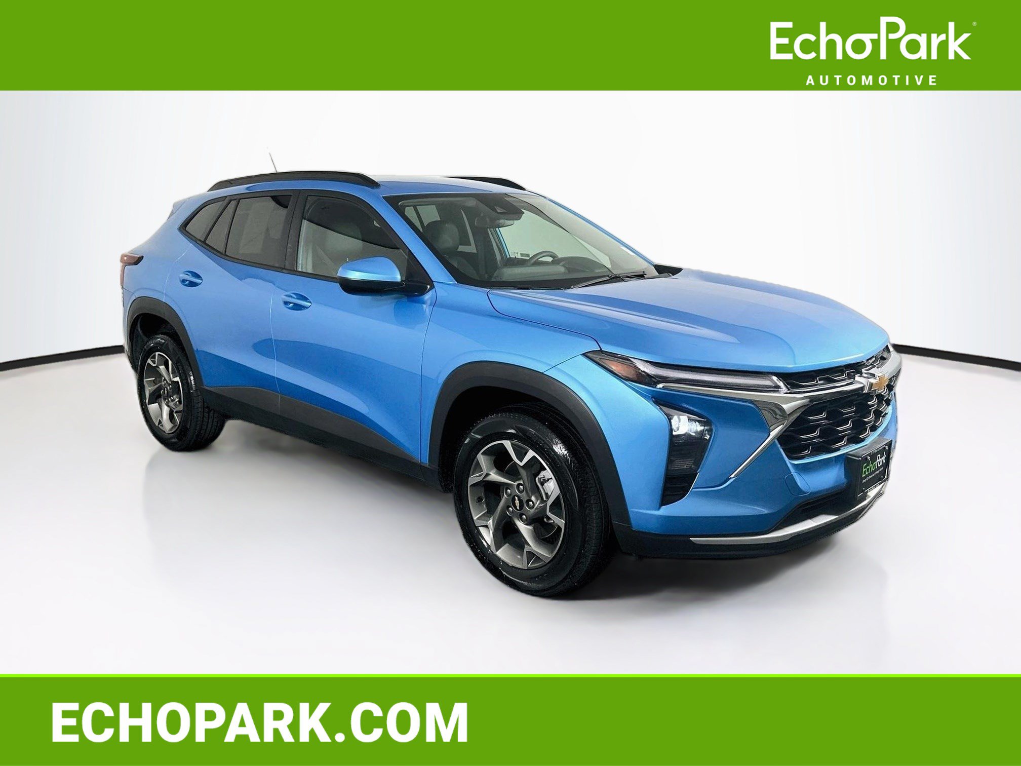 Used 2025 Chevrolet Trax LT FWD image 1