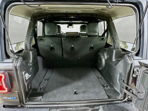 Used 2021 Jeep Wrangler Sahara w/ Cold Weather Group image 28