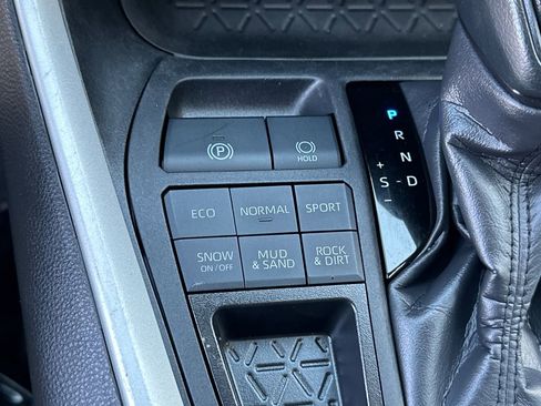 Used 2024 Toyota RAV4 XLE image 31