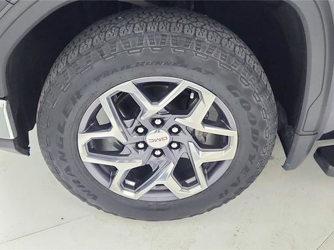 Used 2022 GMC Sierra 1500 SLT w/ SLT Convenience Package image 33