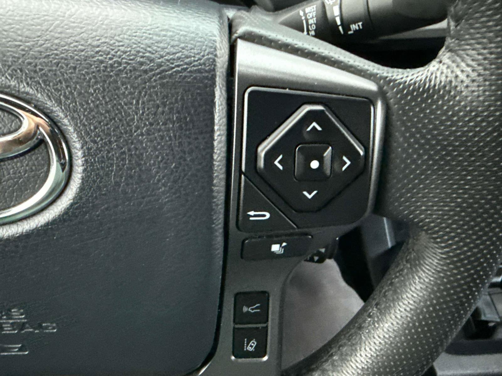 Used 2019 Toyota Tacoma TRD Off-Road w/ Technology Package AWD/4WD image 26