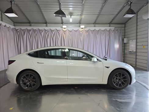 Used 2019 Tesla Model 3 Standard Range image 9