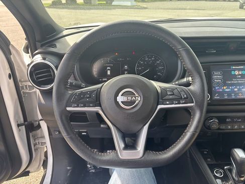 Used 2022 Nissan Kicks SR w/ Interior Electronics Package FWD image 23