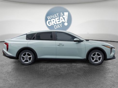 New 2025 Kia K4 LXS image 7