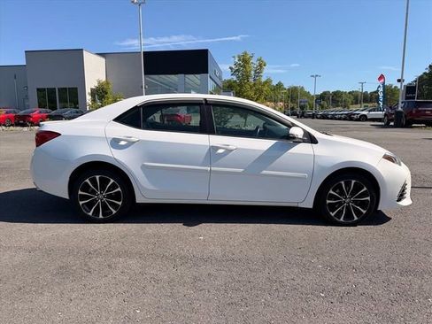 Used 2018 Toyota Corolla SE w/ Carpet Mat Package (TMS) FWD image 10