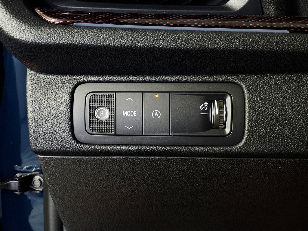 New 2027 Chevrolet Traverse RS FWD image 18
