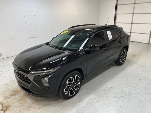 Used 2025 Chevrolet Trax RS w/ Driver Confidence Package FWD image 6