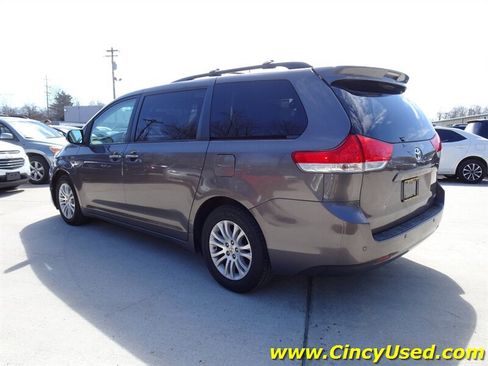 Used 2014 Toyota Sienna XLE FWD image 7