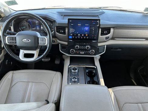 Used 2024 Ford Expedition Limited image 11