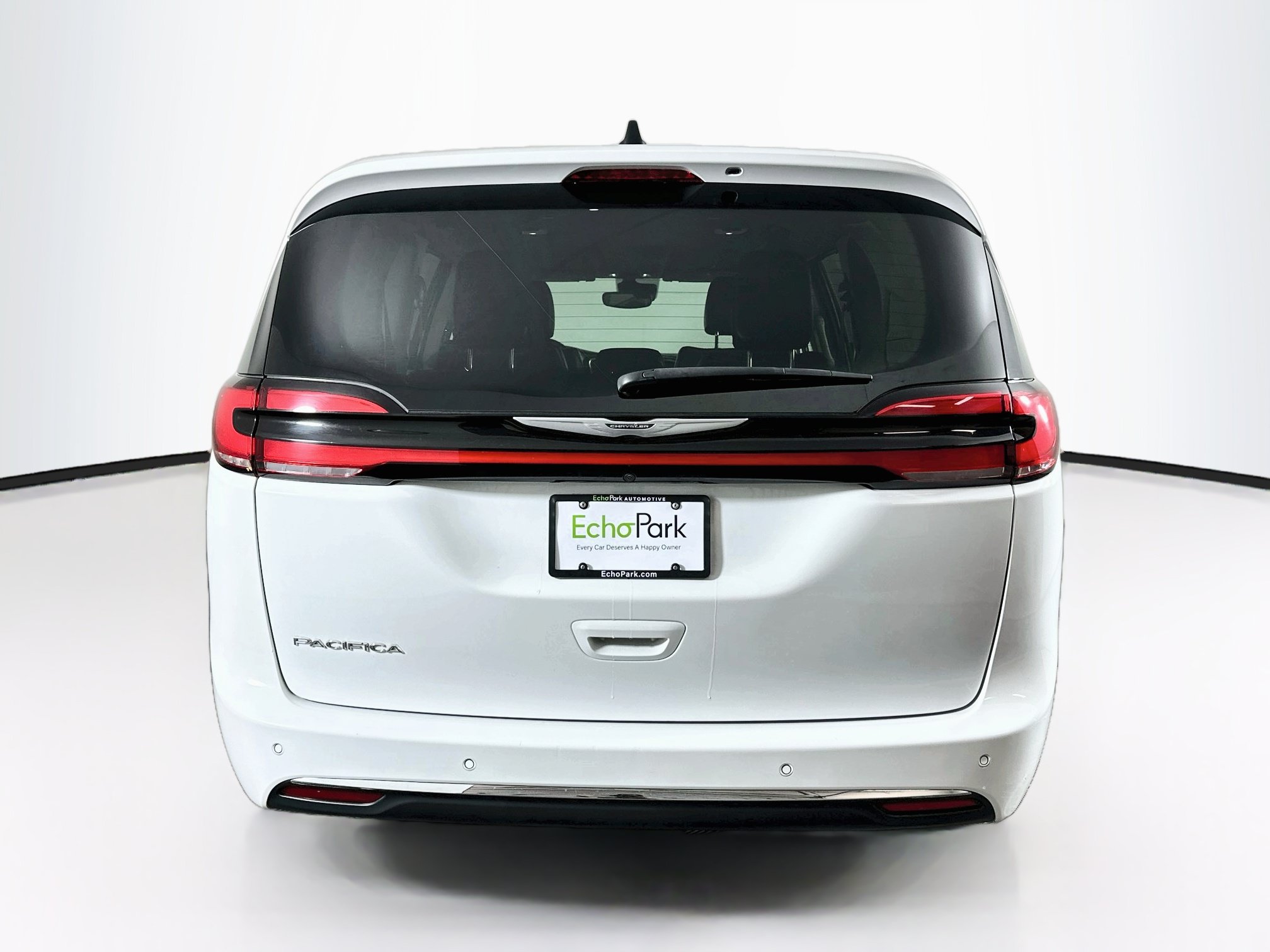 Used 2023 Chrysler Pacifica Touring-L FWD image 7